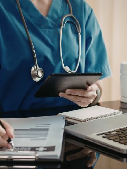 Auxiliar De Enfermería + Máster En Enfermería Del Trabajo Y Salud Laboral – Diploma Autentificado Por Notario Europeo –