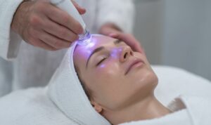 Máster en tratamientos faciales: opciones, requisitos y salidas profesionales